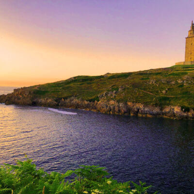 Imágen de la Torre de Hércules en Coruña (Galicia) durante el amanecer